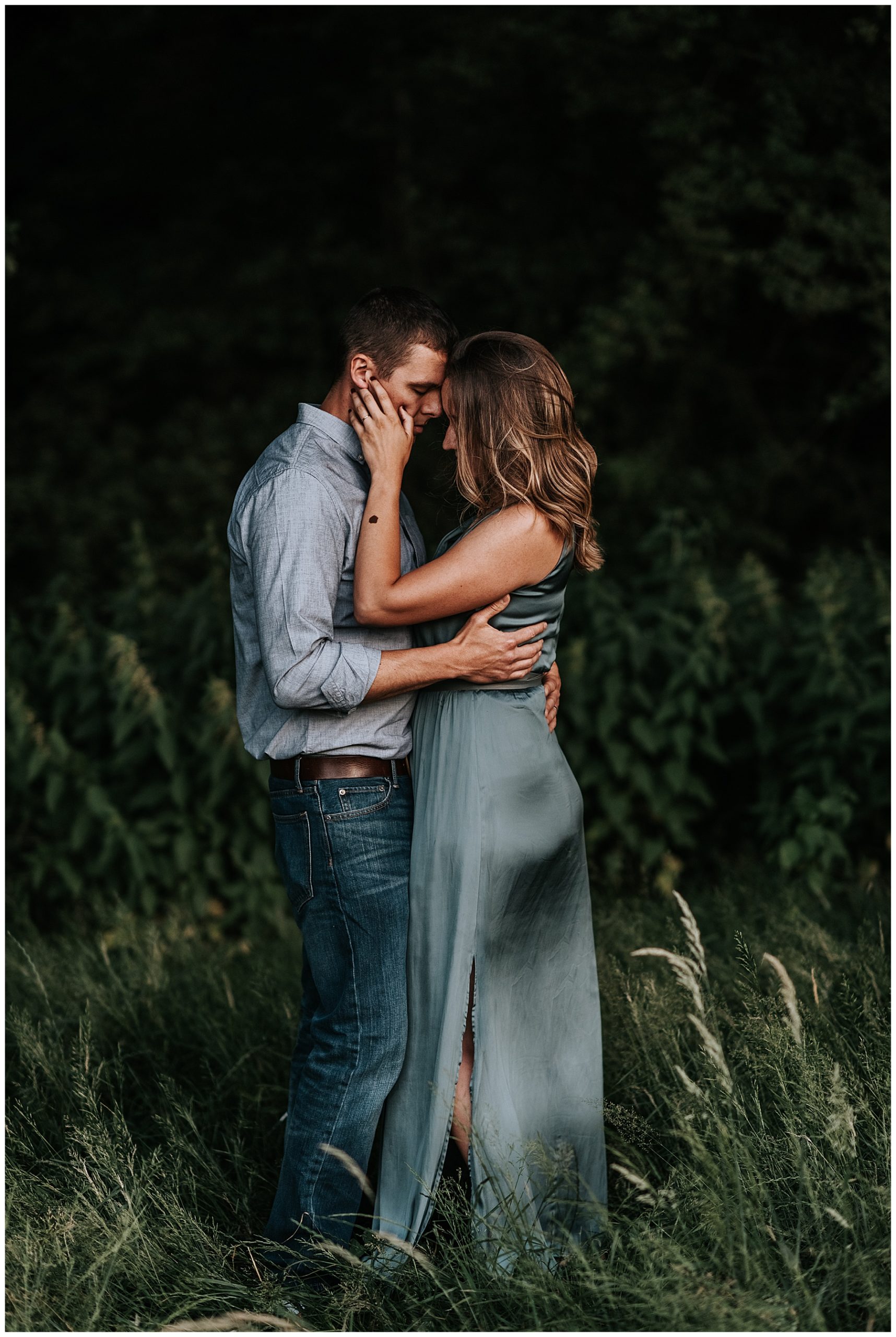 Best Natural Engagement Photo Poses & Ideas - Keri Calabrese Photography